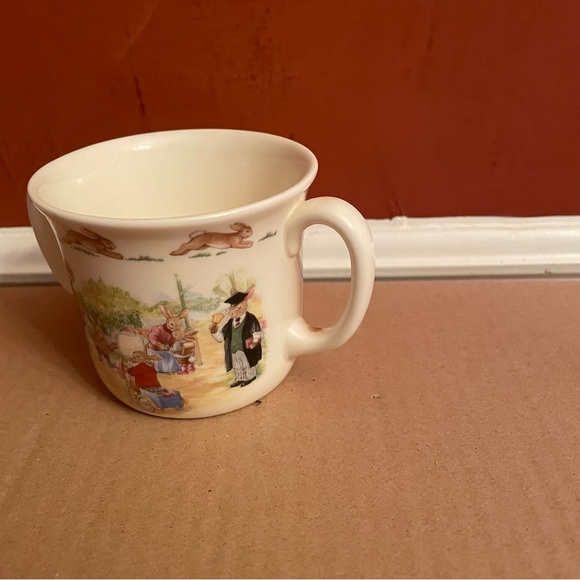Vintage Royal Doulton “Bunnykins” Children's Double Handle Mug, 1988 - Picture 5 of 12